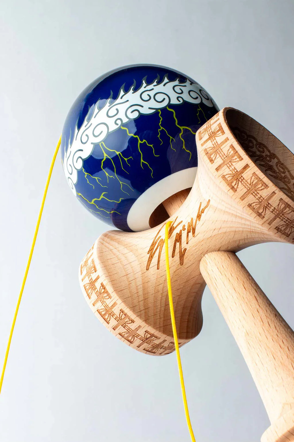 Sweets Kendama ' Eagle McMahon Sig. V2 LS ' Cushion Clear