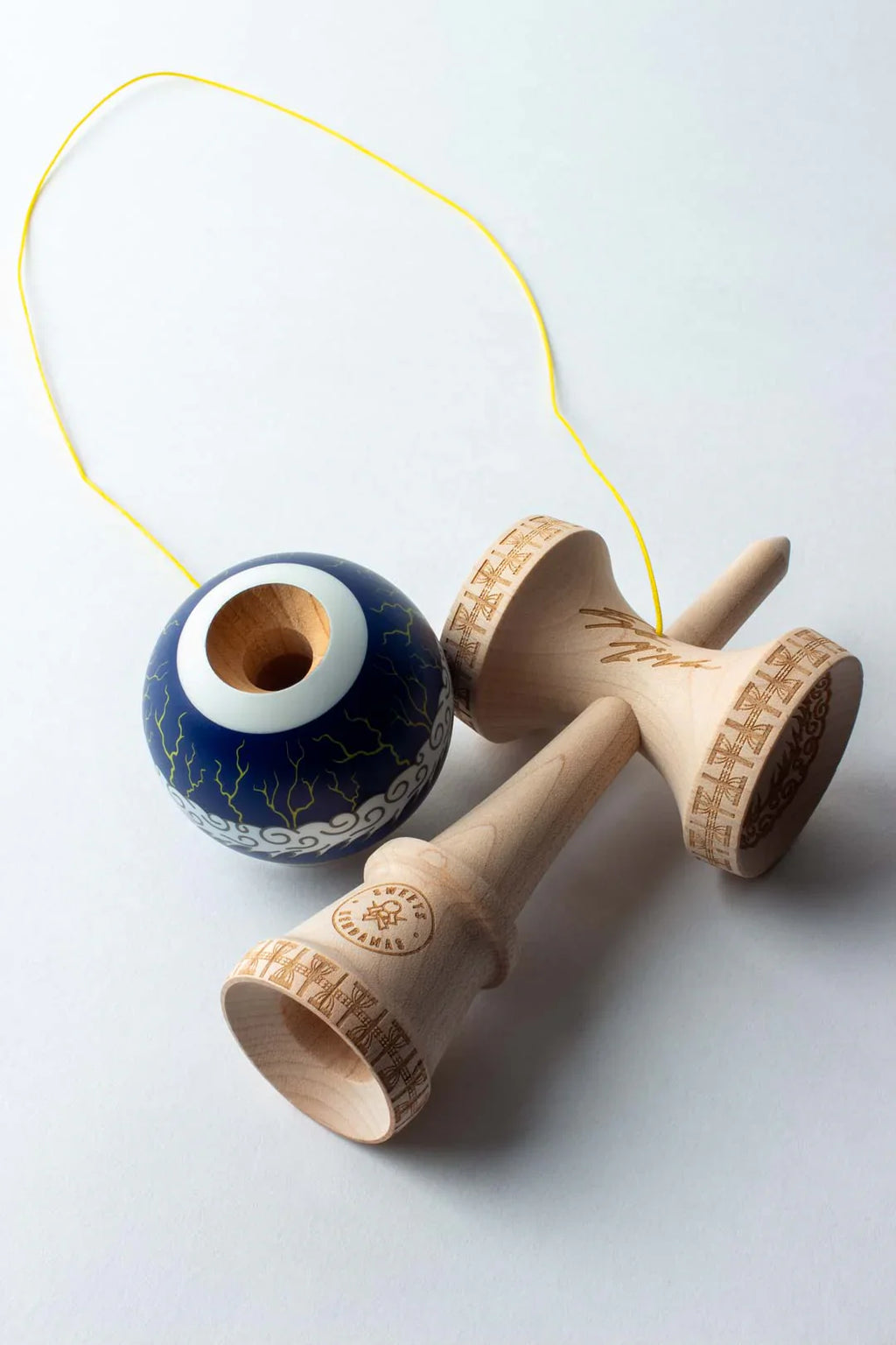 Sweets Kendama ' Eagle McMahon Sig. V2 LS ' Cushion Clear